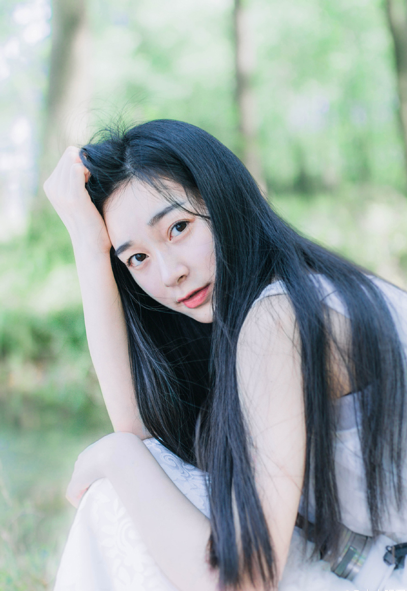 “笑话，凭什么？”人群中，有人怒道：“他刘璋的命是命，那昔日被刘璋迫害至死的那些人的性命难道就不是命了？”